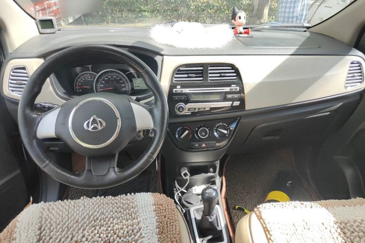 Used CHANGAN OSHAN Olisway 2013 1.2L Manual Elite Model Center Console