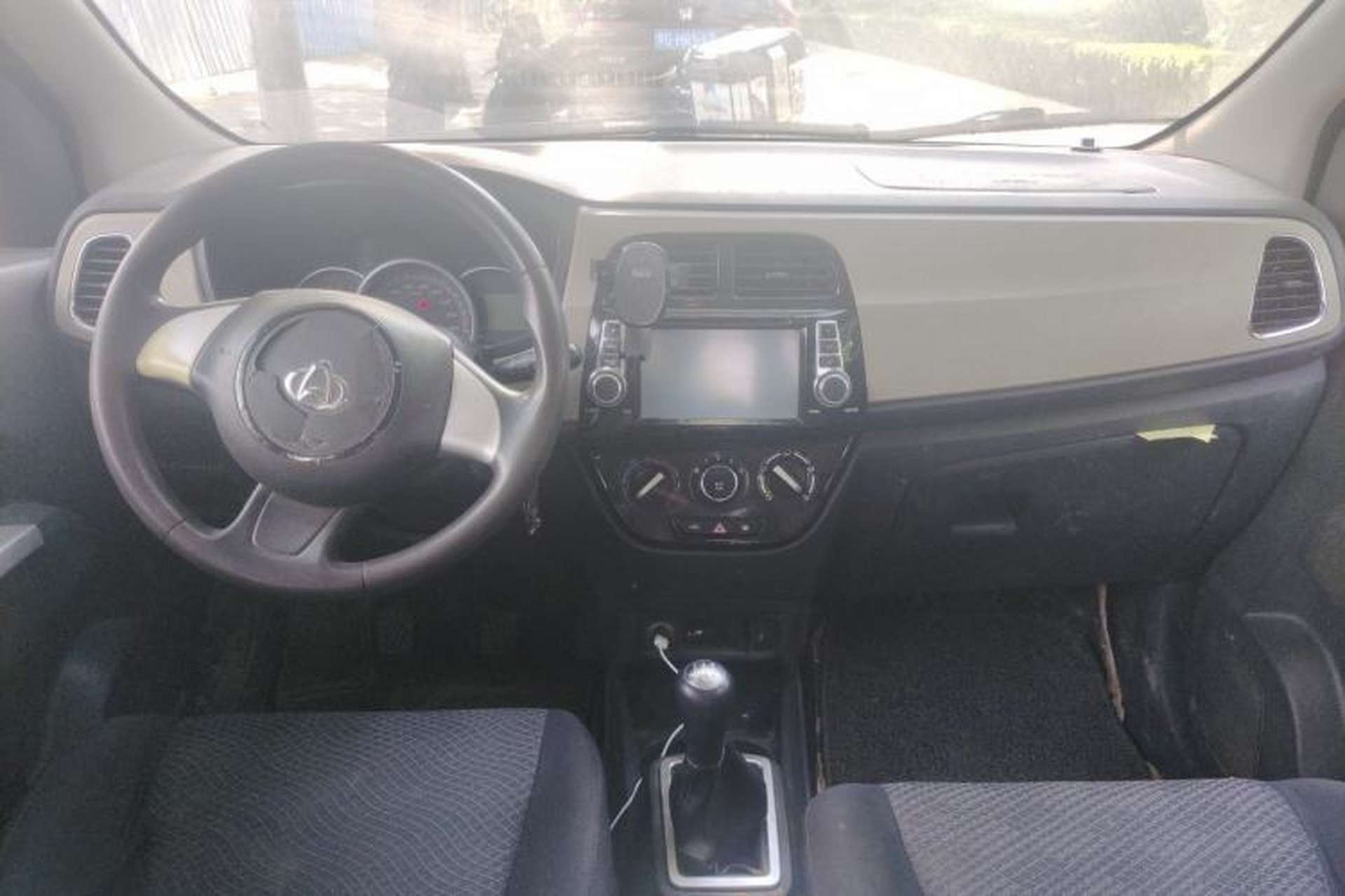 Used CHANGAN OSHAN Olisway 2013 1.4L Manual Jingyue Model Center Console