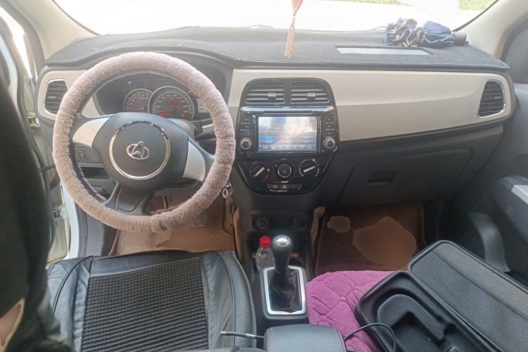 Used CHANGAN OSHAN Olisway 2013 1.2L Manual Elite Model Center Console