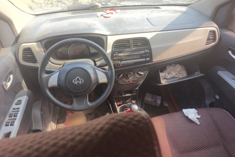 Used CHANGAN OSHAN Olisway 2013 1.2L Manual Elite Model Center Console