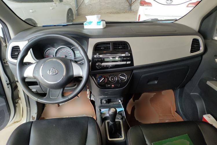 Used CHANGAN OSHAN Olisway 2013 1.2L Manual Elite Model Center Console