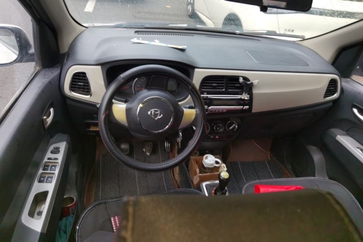 Used CHANGAN OSHAN Olisway 2013 1.2L Manual Elite Model Center Console