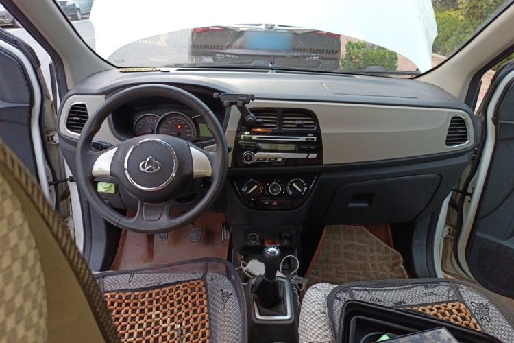 Used CHANGAN OSHAN Olisway 2013 1.2L Manual Elite Model Center Console
