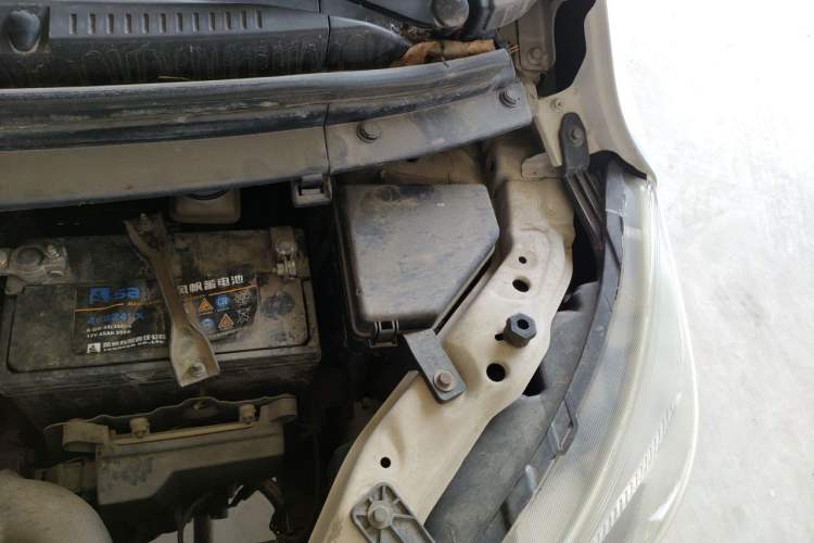 Used CHANGAN OSHAN Olisway 2013 1.2L Manual Elite Model Engine Bay Left