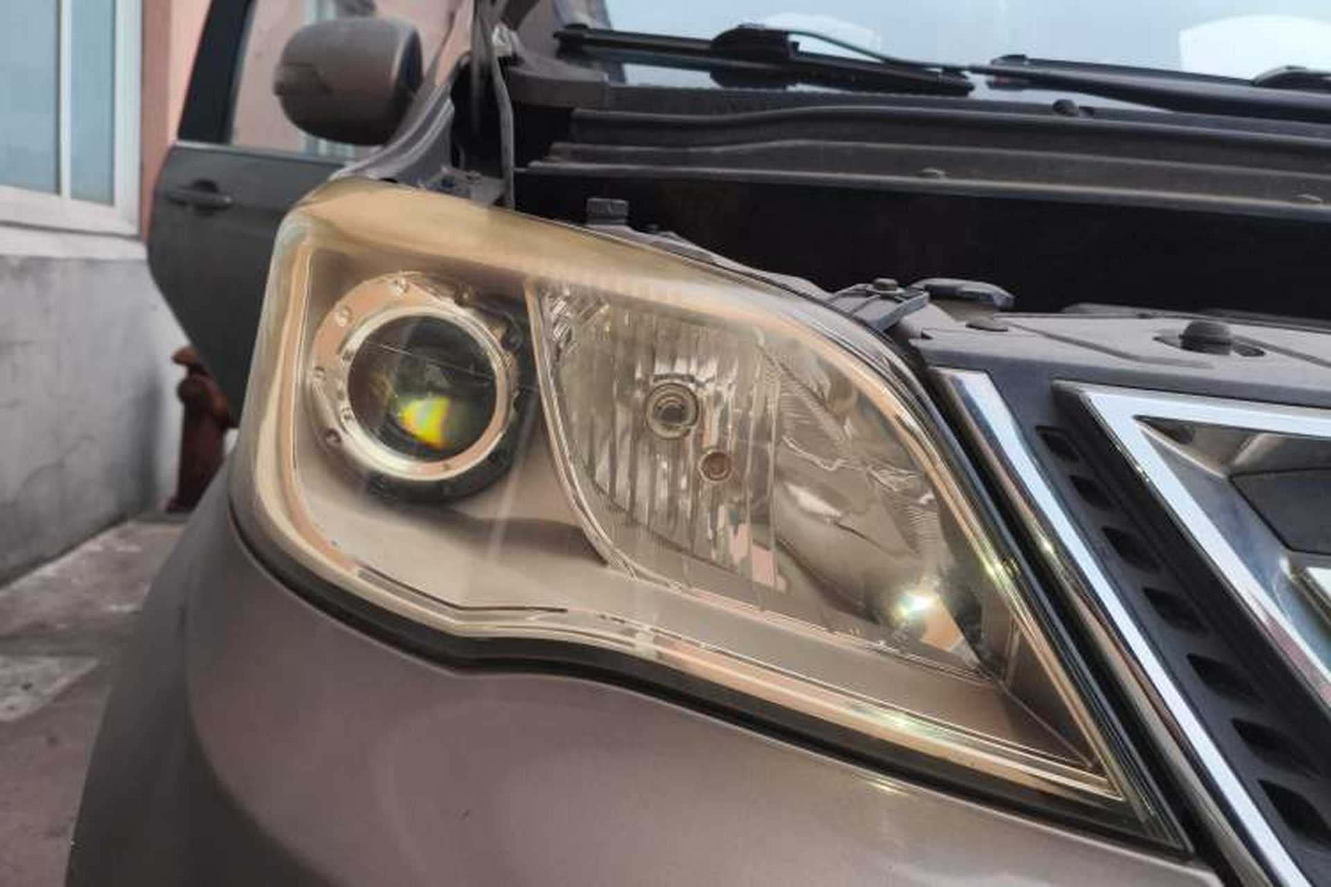 Used CHANGAN OSHAN Olisway 2013 1.2L Manual Elite Model Right Front Headlight