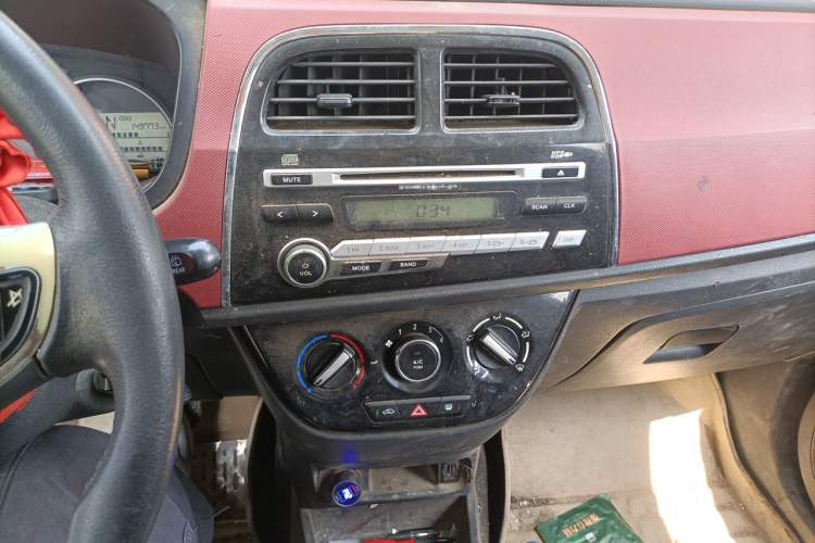 Used CHANGAN OSHAN Olisway 2014 1.4L AMT Luxury Model Audio And AC Panel