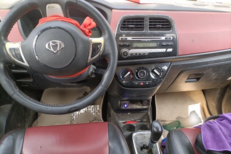 Used CHANGAN OSHAN Olisway 2014 1.4L AMT Luxury Model Center Console