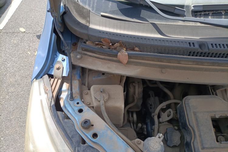 Used CHANGAN OSHAN Olisway 2014 1.4L AMT Luxury Model Engine Bay Right