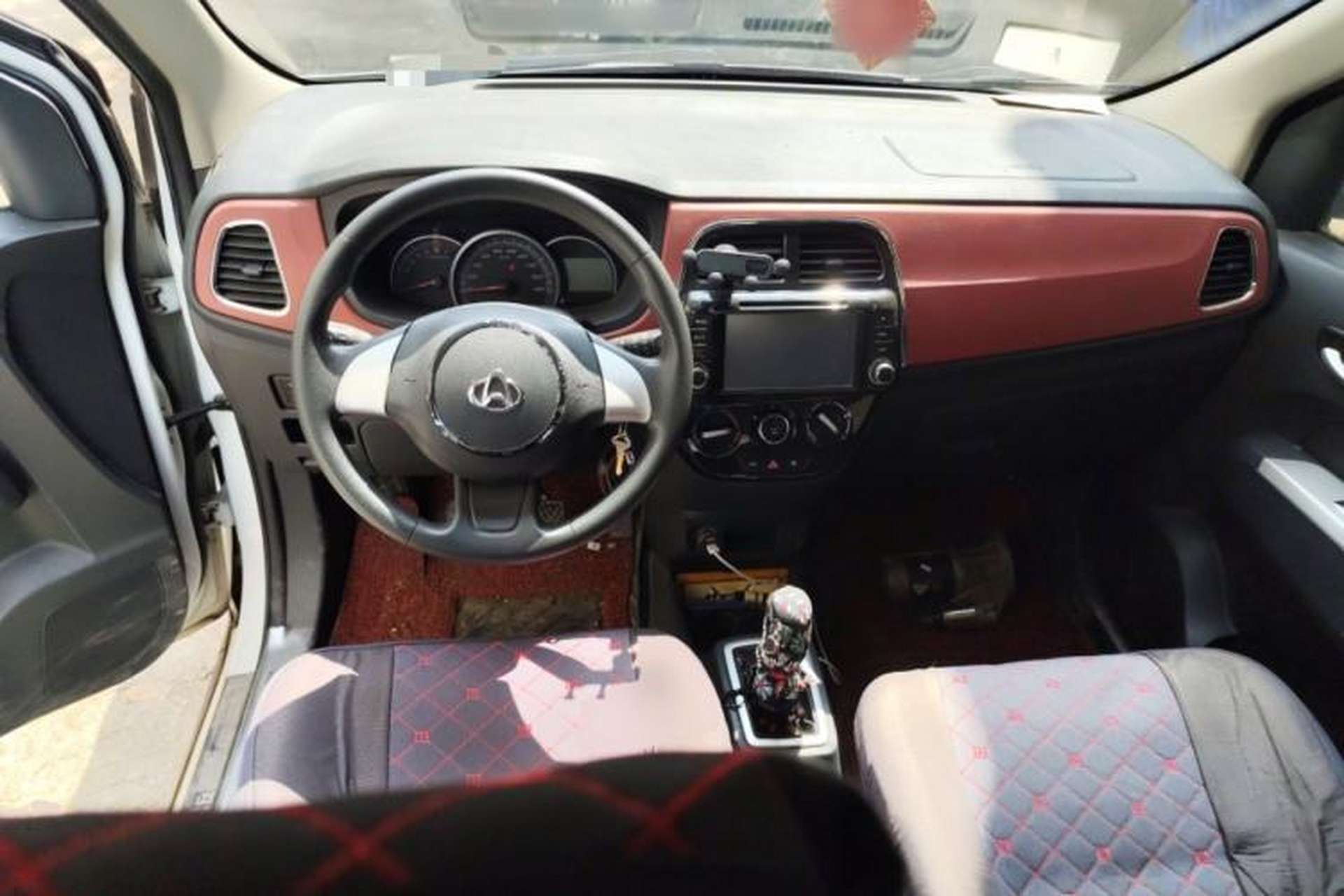 Used CHANGAN OSHAN Olisway 2014 X6 1.4L Manual Luxury Model Center Console