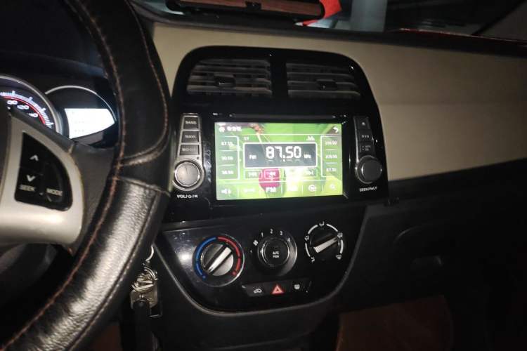 Used CHANGAN OSHAN Olisway 2014 1.4L AMT Luxury Model Audio And AC Panel