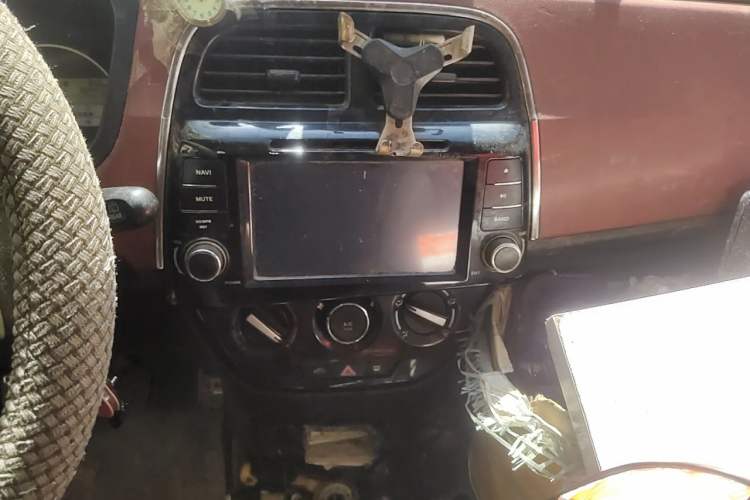 Used CHANGAN OSHAN Olisway 2014 X6 1.4L Manual Luxury Model Audio And AC Panel