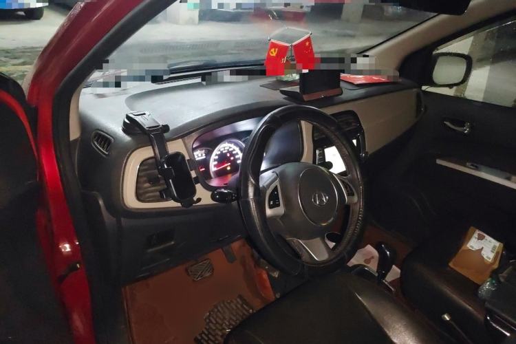 Used CHANGAN OSHAN Olisway 2014 1.4L AMT Luxury Model Center Console