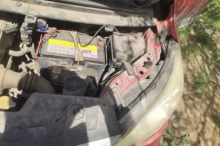 Used CHANGAN OSHAN Olisway 2014 X6 1.4L Manual Luxury Model Engine Bay Left