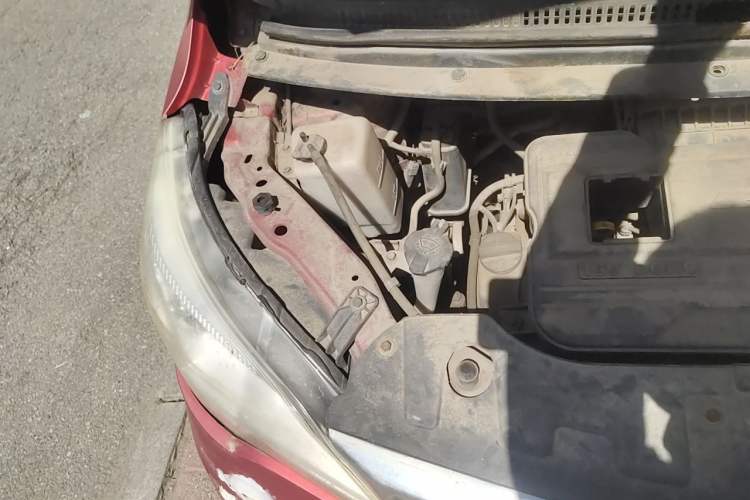 Used CHANGAN OSHAN Olisway 2014 X6 1.4L Manual Luxury Model Engine Bay Right