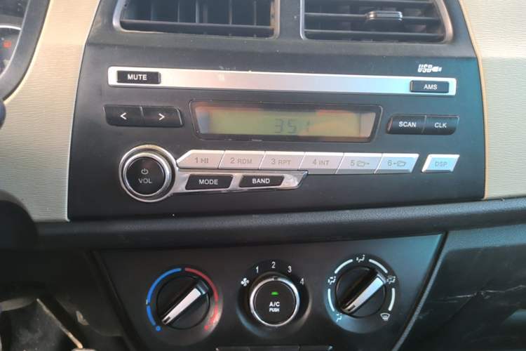 Used CHANGAN OSHAN Olisway 2015 1.2L Manual Enjoyment Model Audio And AC Panel