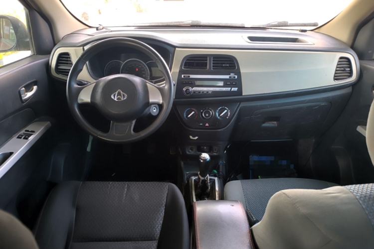 Used CHANGAN OSHAN Olisway 2015 1.2L Manual Enjoyment Model Center Console