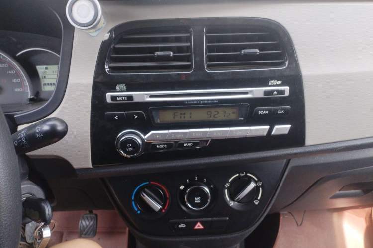 Used CHANGAN OSHAN Olisway 2015 1.2L Manual Enjoyment Model Audio And AC Panel