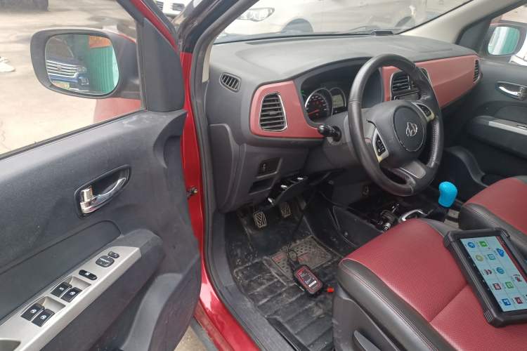 Used CHANGAN OSHAN Olisway 2015 X6 1.4L Manual Mount Everest Edition Interior 3