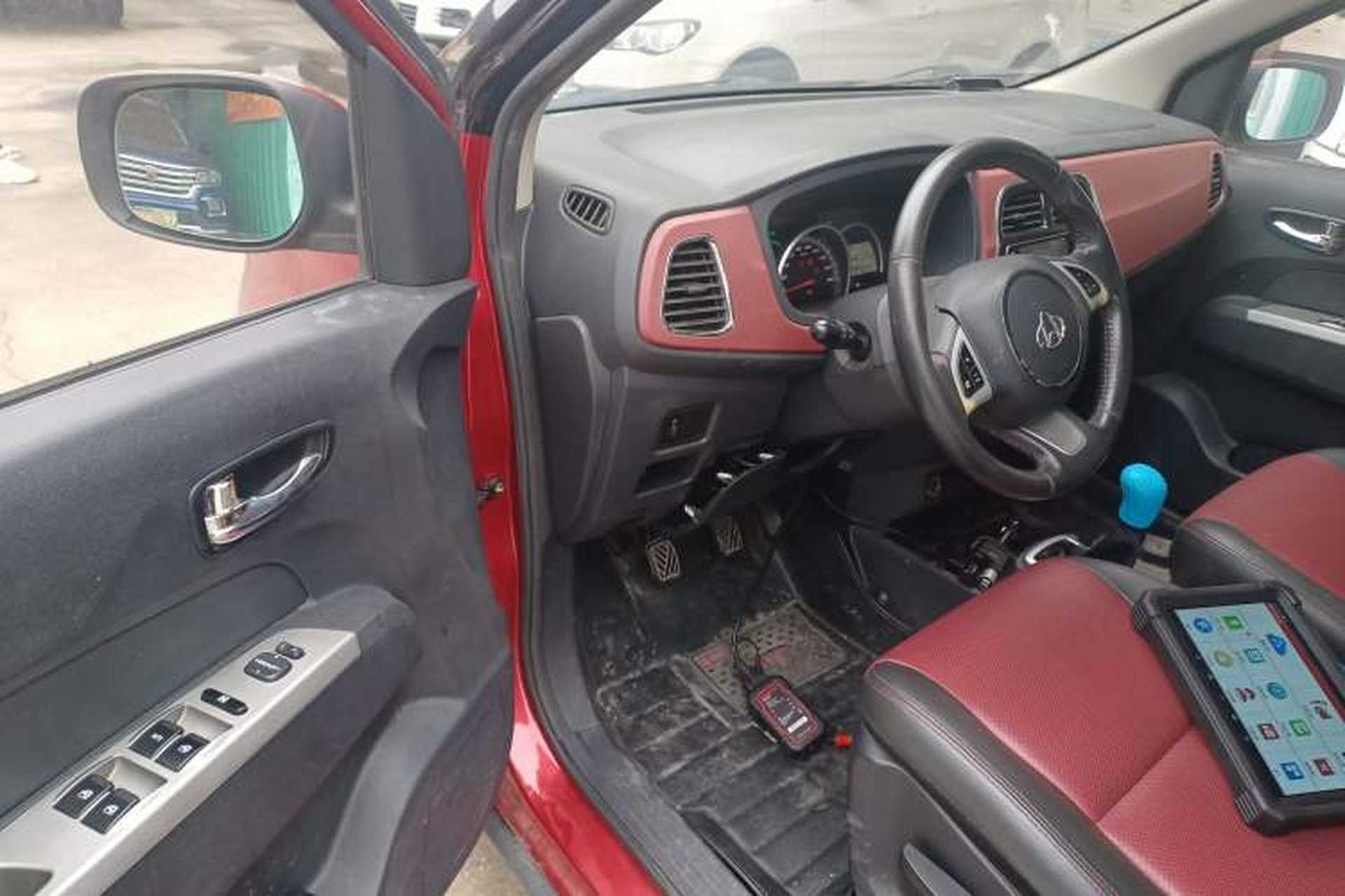 Used CHANGAN OSHAN Olisway 2015 X6 1.4L Manual Mount Everest Edition Interior 3