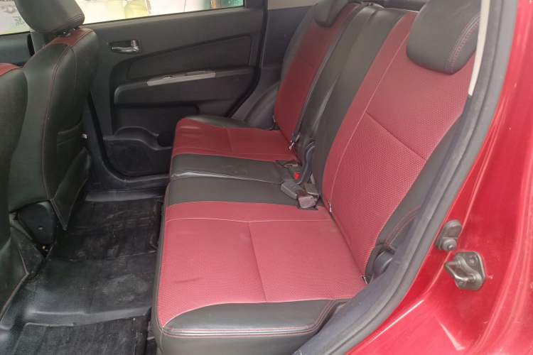 Used CHANGAN OSHAN Olisway 2015 X6 1.4L Manual Mount Everest Edition Interior 4