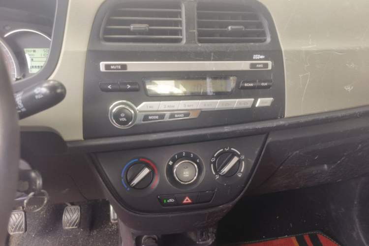 Used CHANGAN OSHAN Olisway 2015 1.2L Manual Enjoyment Model Audio And AC Panel