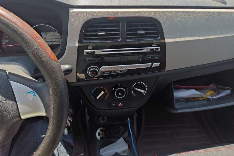 Used CHANGAN OSHAN Olisway 2015 1.2L Manual Enjoyment Model Audio And AC Panel
