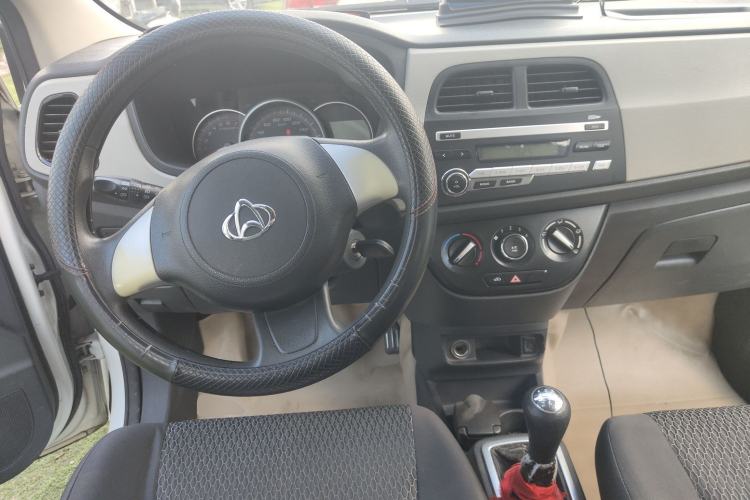 Used CHANGAN OSHAN Olisway 2015 1.2L Manual Enjoyment Model Center Console