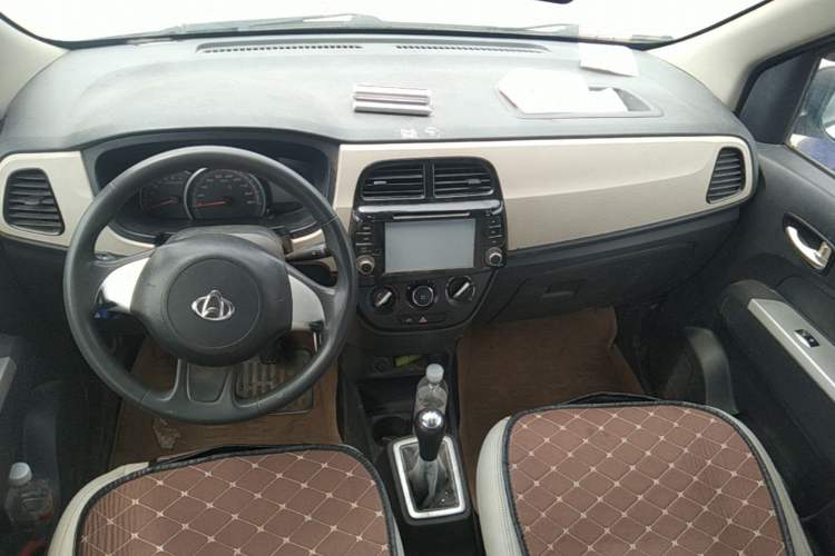 Used CHANGAN OSHAN Olisway 2015 1.2L Manual Enjoyment Model Center Console
