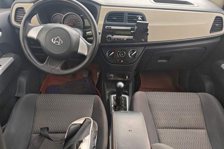 Used CHANGAN OSHAN Olisway 2015 1.2L Manual Enjoyment Model Center Console