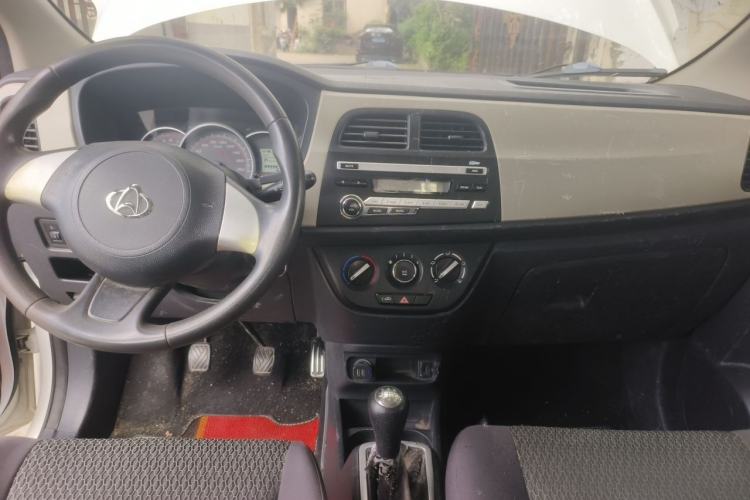Used CHANGAN OSHAN Olisway 2015 1.2L Manual Enjoyment Model Center Console