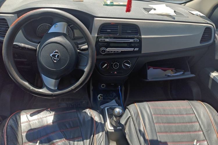 Used CHANGAN OSHAN Olisway 2015 1.2L Manual Enjoyment Model Center Console