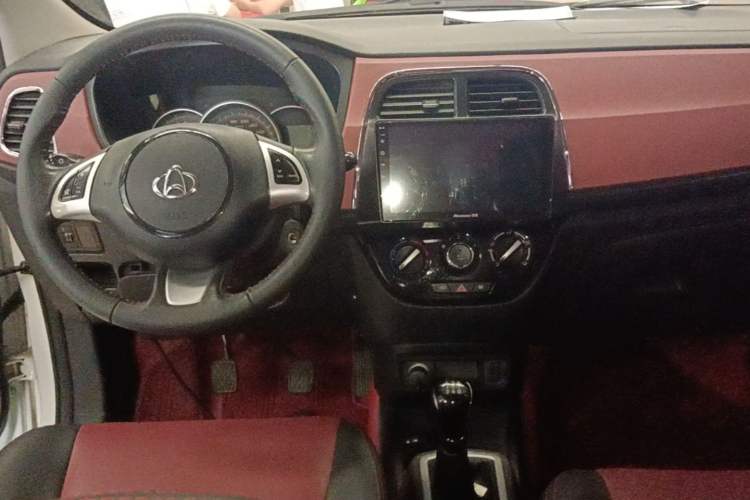 Used CHANGAN OSHAN Olisway 2015 X6 1.4L Manual Mount Everest Edition Center Console