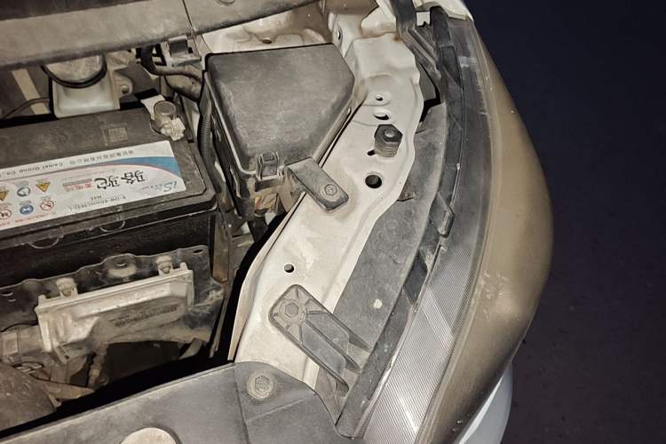 Used CHANGAN OSHAN Olisway 2015 1.2L Manual Enjoyment Model Engine Bay Left