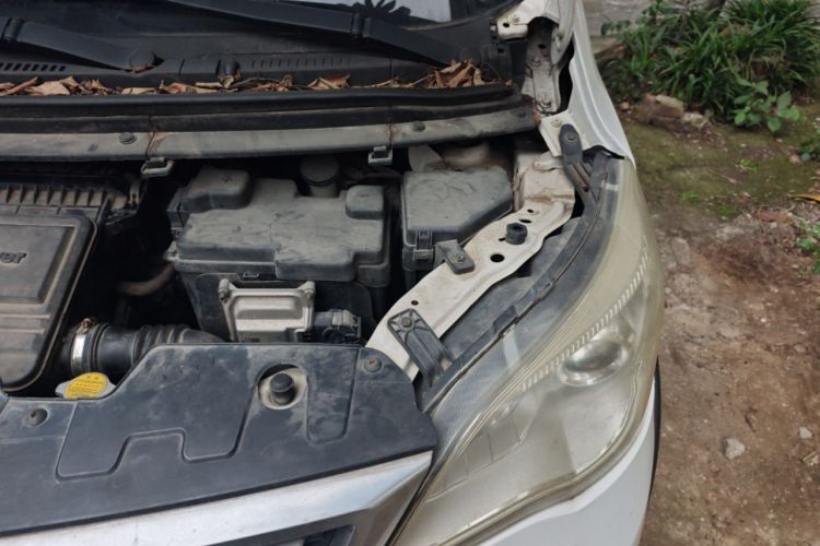 Used CHANGAN OSHAN Olisway 2015 X6 1.4L IMT Flagship Edition Engine Bay Left