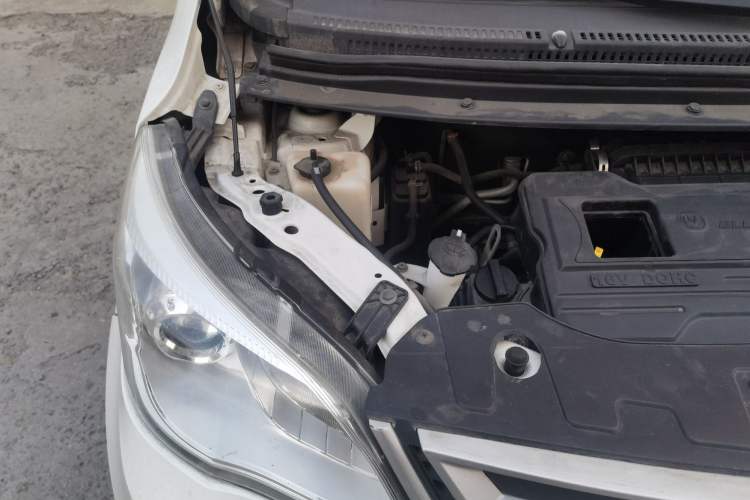Used CHANGAN OSHAN Olisway 2015 1.2L Manual Enjoyment Model Engine Bay Right