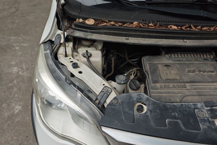 Used CHANGAN OSHAN Olisway 2015 X6 1.4L IMT Flagship Edition Engine Bay Right