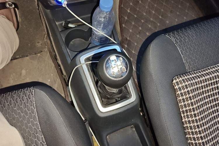 Used CHANGAN OSHAN Olisway 2015 1.2L Manual Enjoyment Model Gear Lever