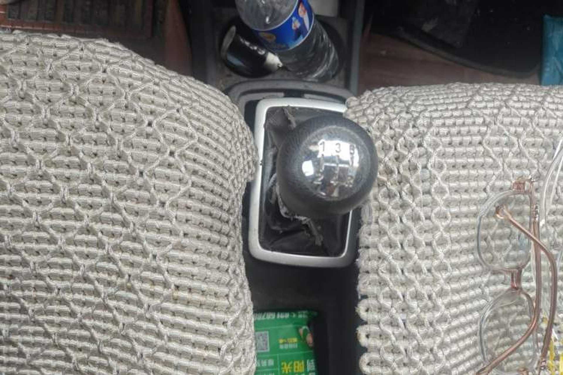 Used CHANGAN OSHAN Olisway 2015 1.2L Manual Enjoyment Model Gear Lever