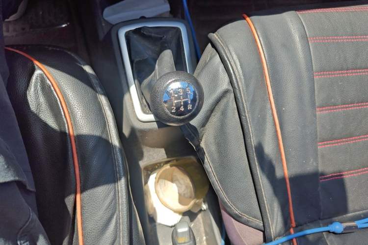 Used CHANGAN OSHAN Olisway 2015 1.2L Manual Enjoyment Model Gear Lever