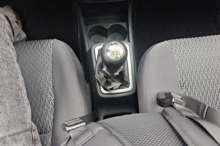 Used CHANGAN OSHAN Olisway 2015 1.2L Manual Enjoyment Model Gear Lever