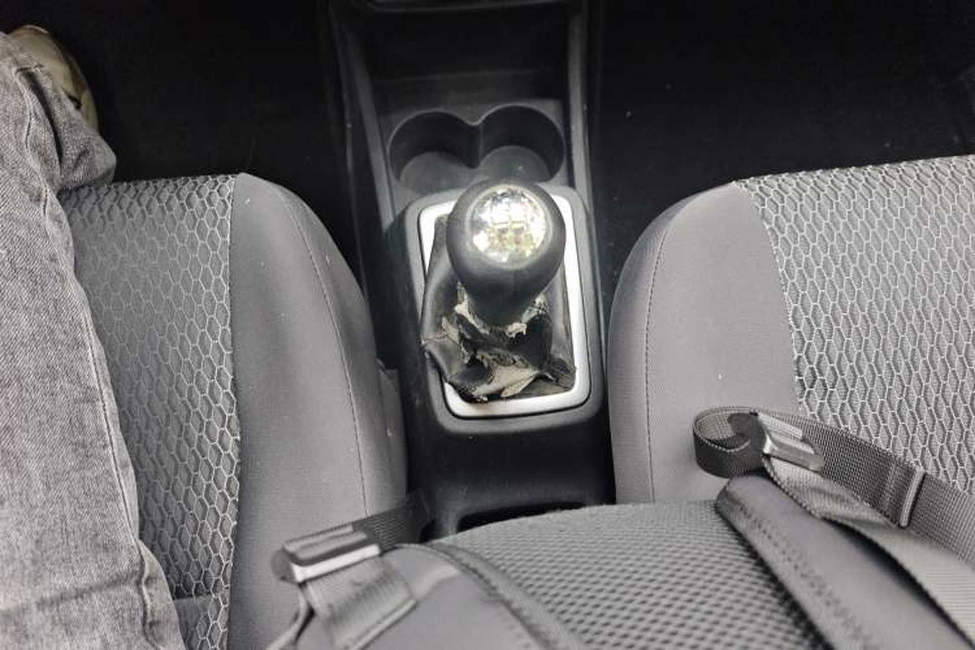 Used CHANGAN OSHAN Olisway 2015 1.2L Manual Enjoyment Model Gear Lever