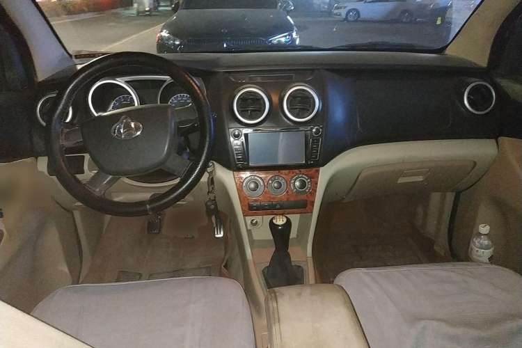 Used CHANGAN OSHAN Ounuo S 2012 1.3L Base Version Center Console