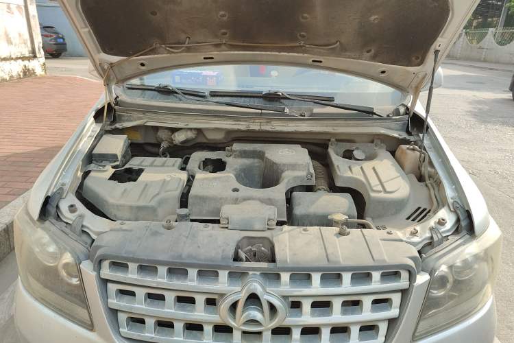 Used CHANGAN OSHAN Ounuo S 2012 1.5L Elite Version Engine Bay