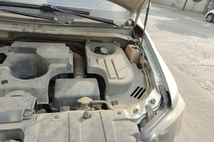 Used CHANGAN OSHAN Ounuo S 2012 1.5L Elite Version Engine Bay Left