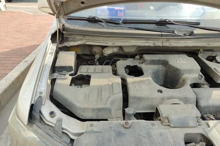 Used CHANGAN OSHAN Ounuo S 2012 1.5L Elite Version Engine Bay Right