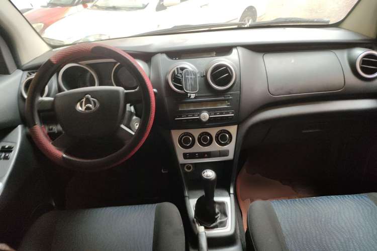 Used CHANGAN OSHAN Ounuo S 2014 1.5L Base Version Center Console