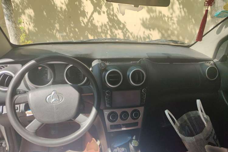 Used CHANGAN OSHAN Ounuo S 2014 1.3L Base Version Center Console