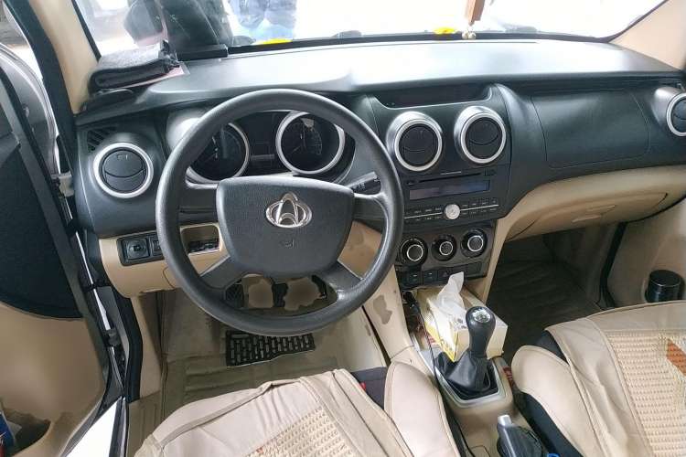 Used CHANGAN OSHAN Ounuo S 2014 1.5L Base Version Center Console