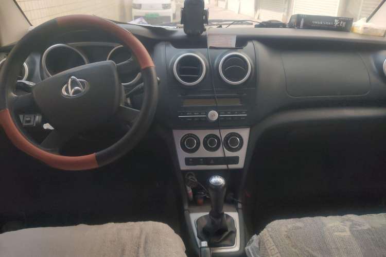 Used CHANGAN OSHAN Ounuo S 2014 1.5L Base Version Center Console