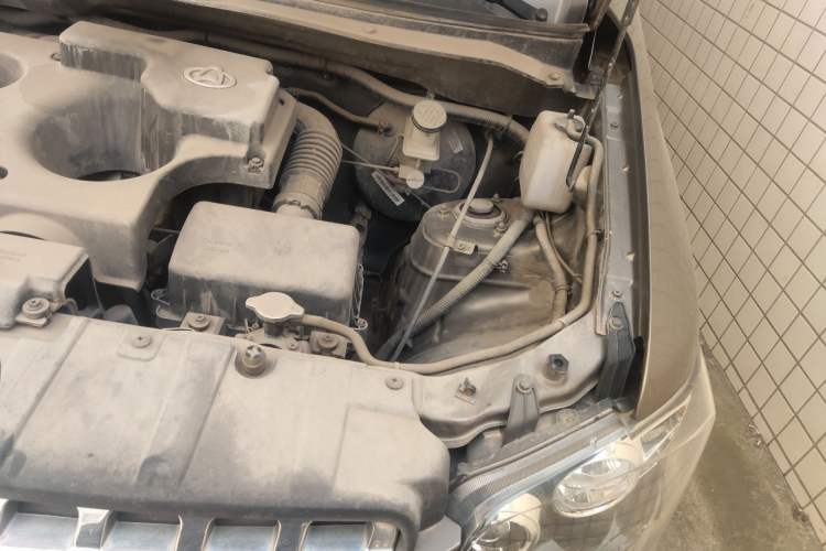Used CHANGAN OSHAN Ounuo S 2014 1.5L Base Version Engine Bay Left